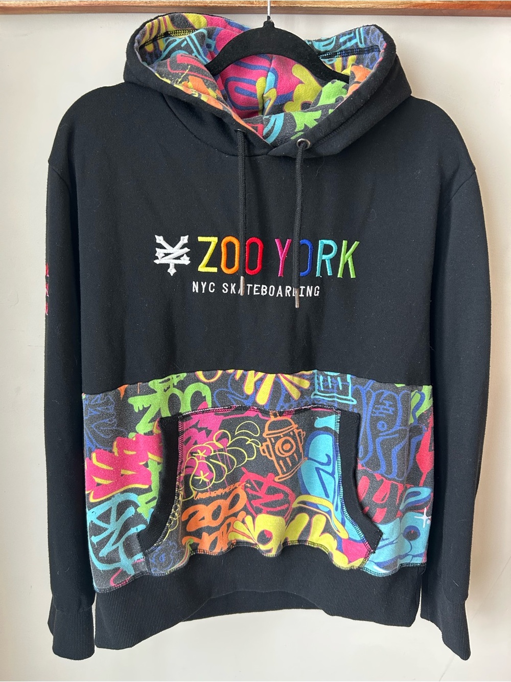 Zoo York XL Graffiti Hoodie NYC Skateboarding Y2K Streetwear Oversized